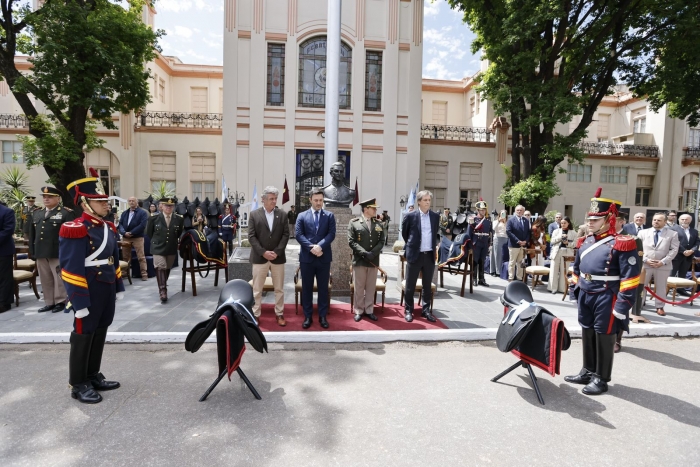 Acto de donación de monturas a Granaderos