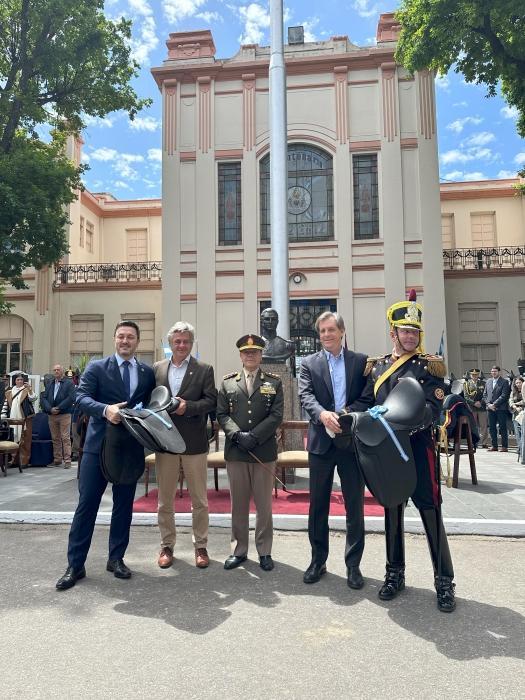 Acto de donación de monturas a Granaderos